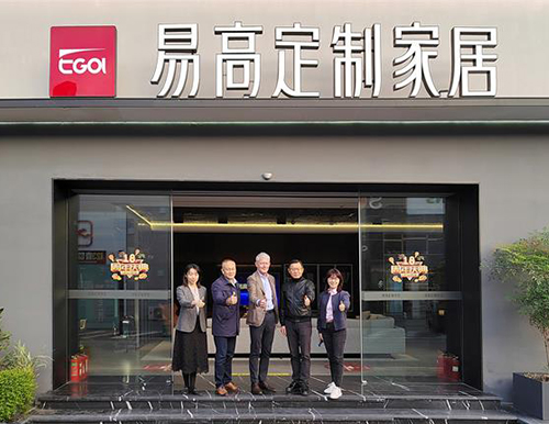 歡迎奧地利愛格市場總監(jiān)Georg Prager、愛格中國總經(jīng)理陳艷敏、上海惟嘉經(jīng)貿(mào)有限公司董事長吳敏一行蒞臨易高家居參觀考察！